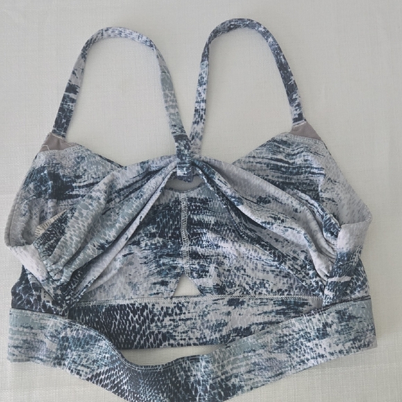 Fabletics Blue Patterned Sports Bra - Picture 3 of 4